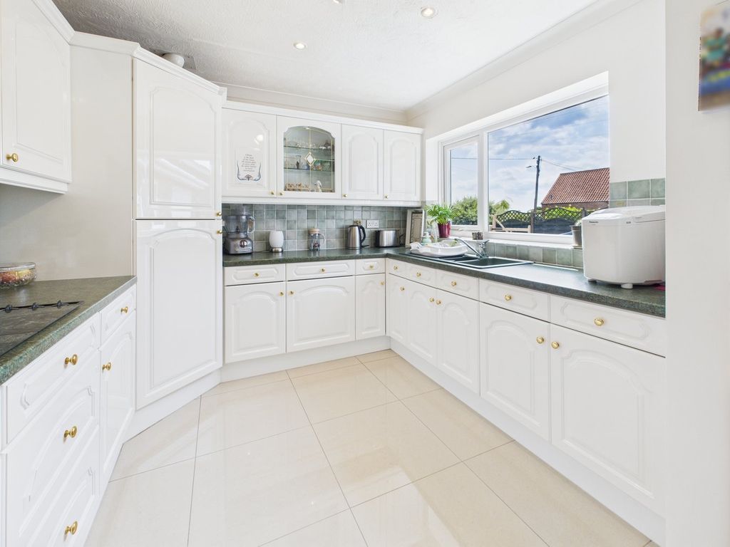 Property photo 3 of 27