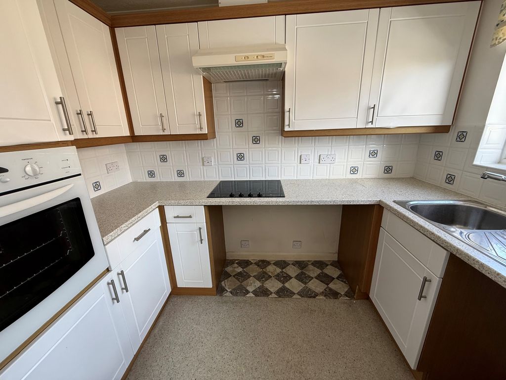 Property photo 3 of 12 19 Silverwood Kitchen 1