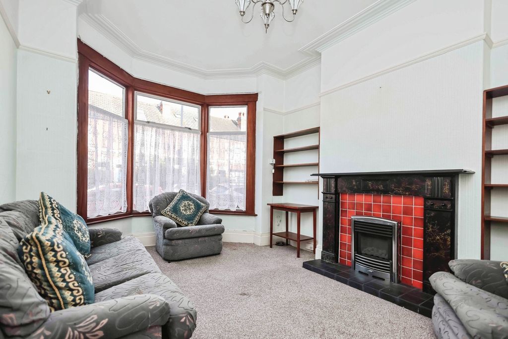 Property photo 2 of 17 Photo