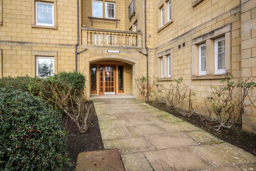 Property photo 2 of 25 8 Eagles View - Small Redone-07