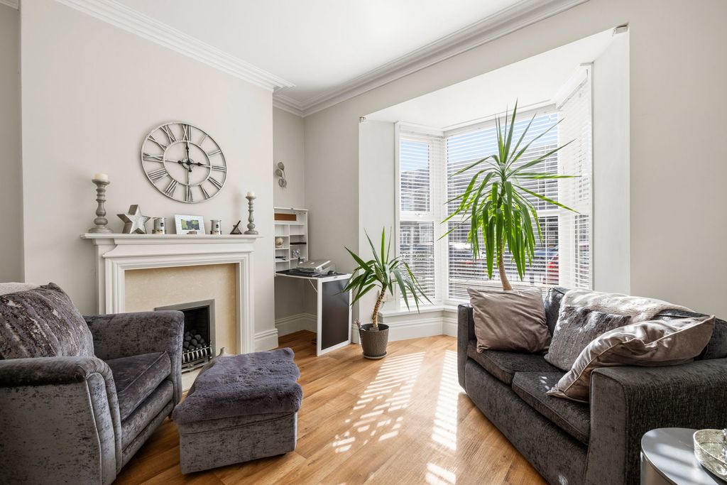 Property photo 2 of 30