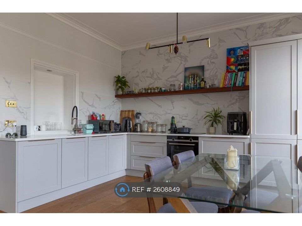 Property photo 3 of 9 Kitchen