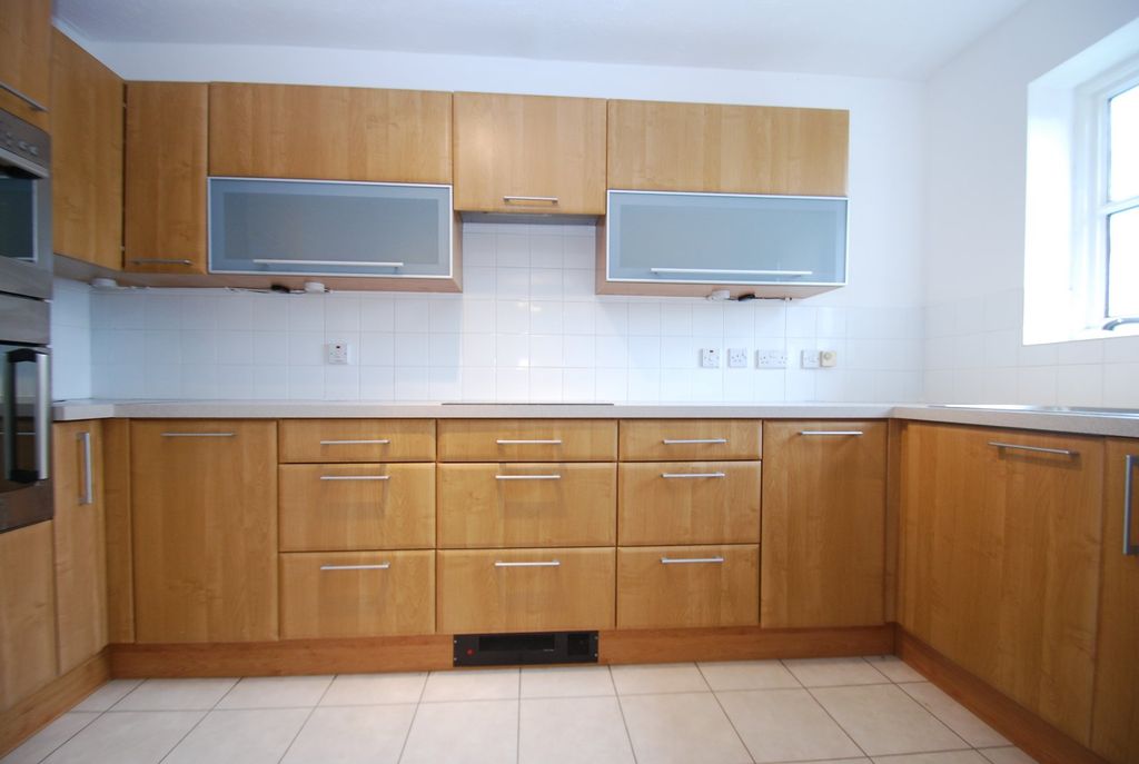 Property photo 2 of 12 Kitchen