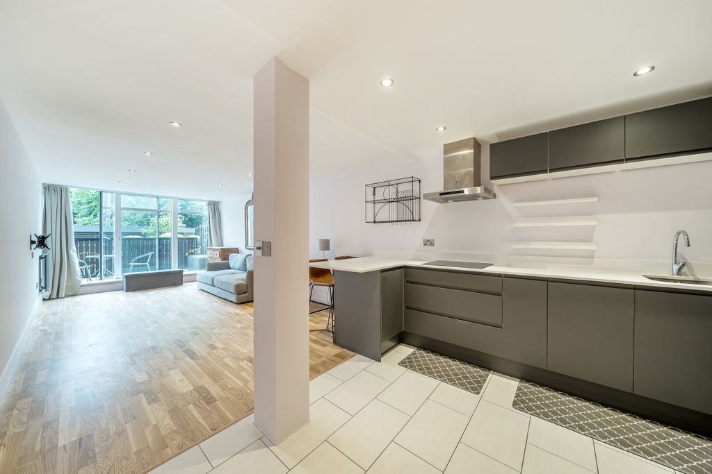 Property photo 2 of 16 1300739-7-683Ebf2...