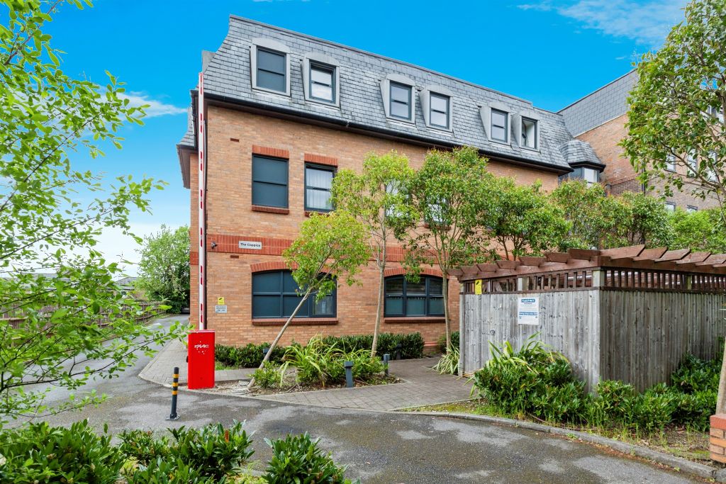 Property photo 1 of 17
