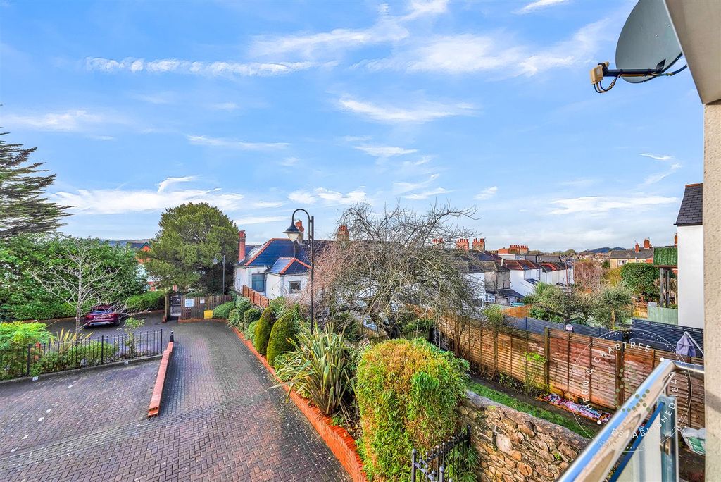 Property photo 1 of 23 Clive-Hall-Court-16.Jpg