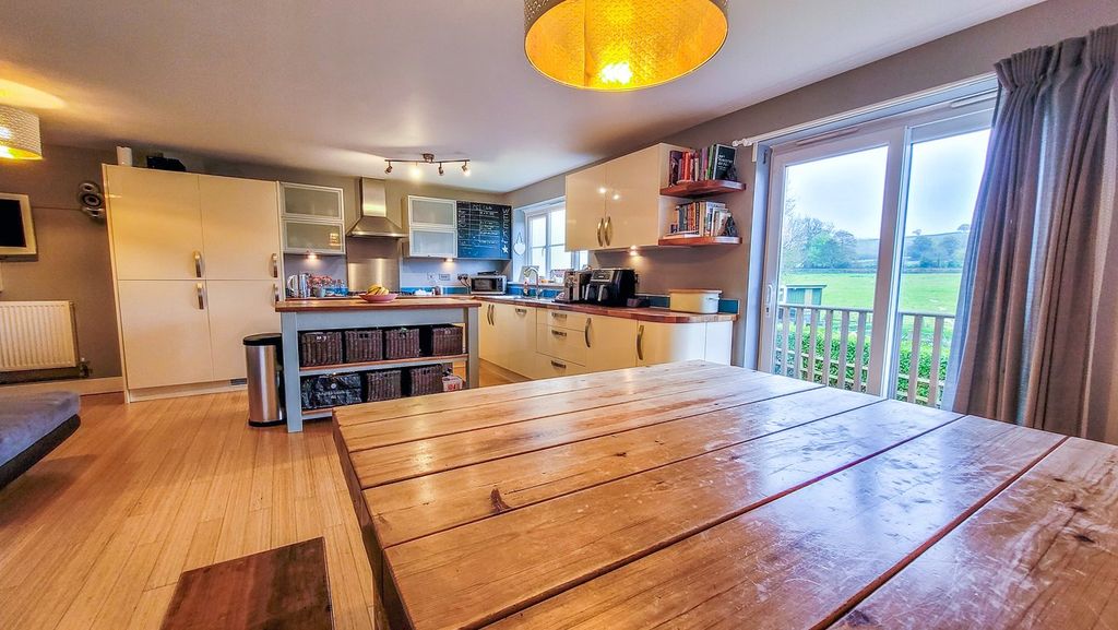 Property photo 3 of 16 Kitchen Diner