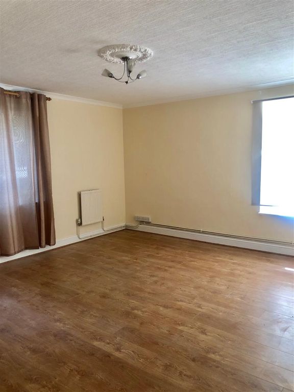 Property photo 3 of 9 Img-4377.Jpg