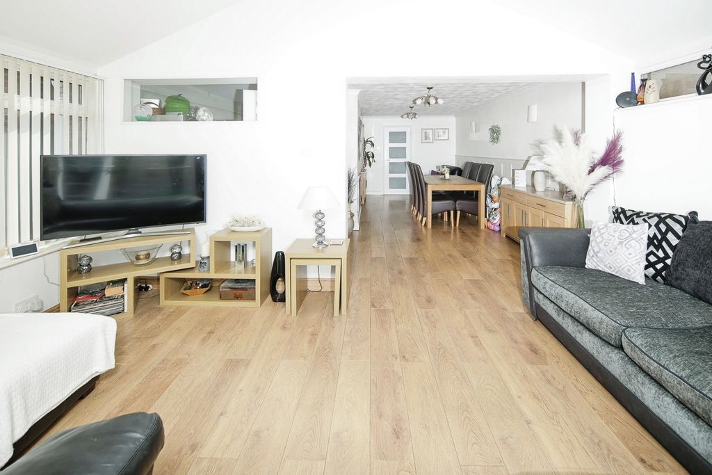 Property photo 2 of 17 Photo