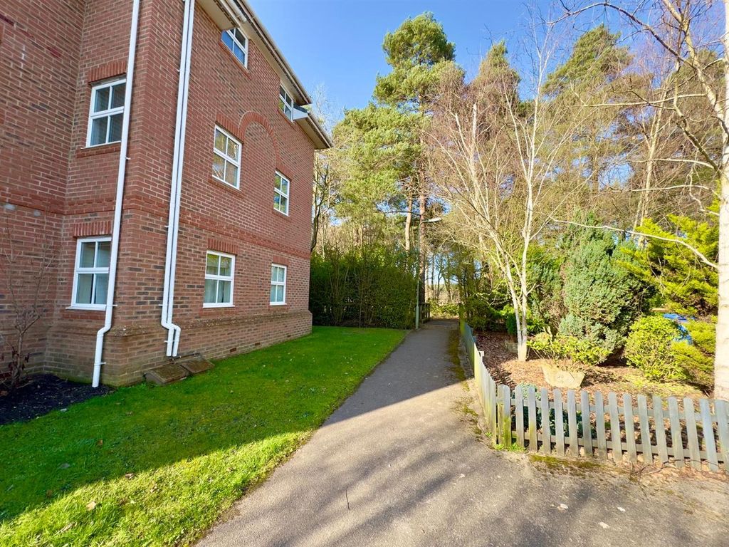 Additional image 12 of 2 bed flat for saleLatimer House, Marrow Meade, Fleet GU51