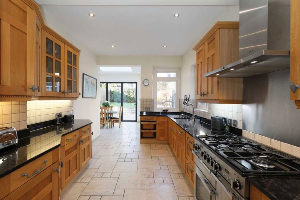 Property photo 2 of 8