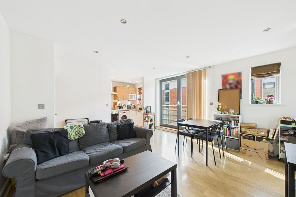 Property photo 3 of 9 Cam01814G0-Pr0066-Still014.Jpg