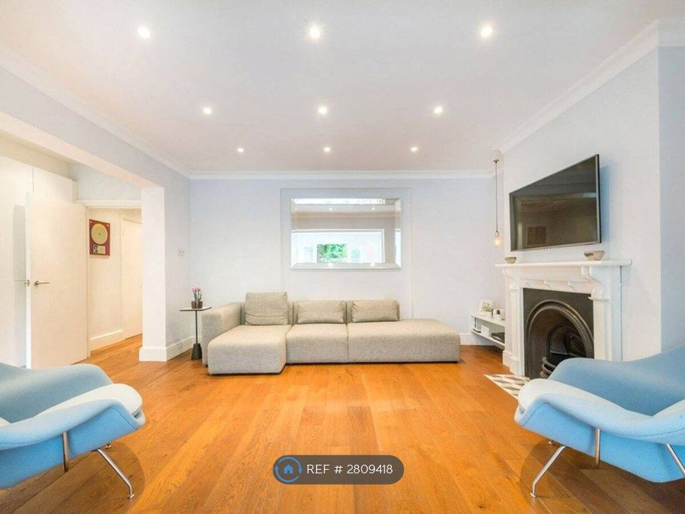 Property photo 3 of 14 Living Room