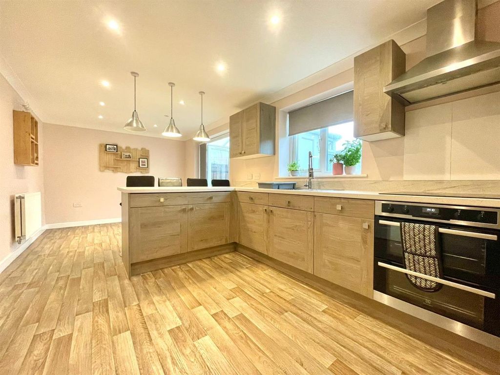 Property photo 2 of 23 Kitchen Diner