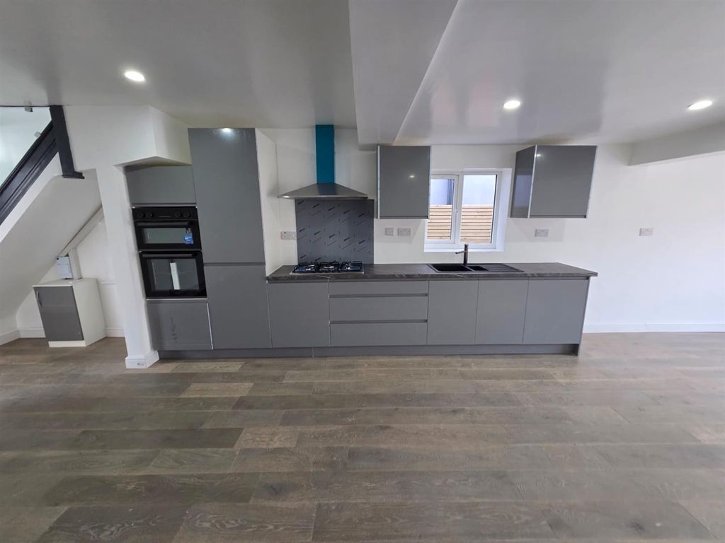 Property photo 3 of 14 418 The Redleys 3.Jpeg