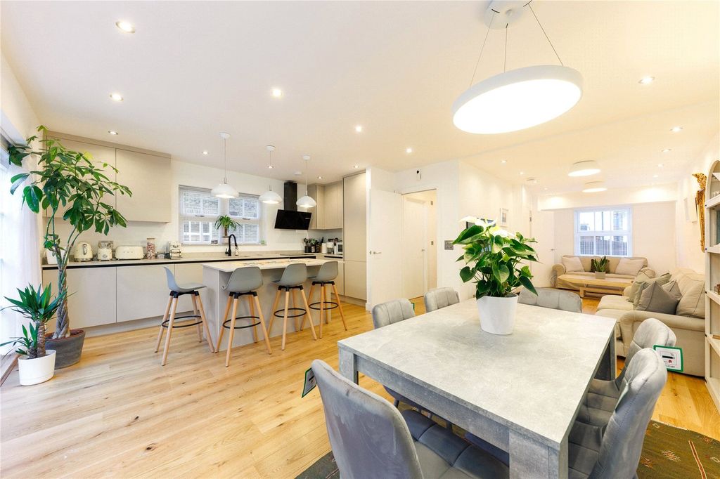 Property photo 1 of 21 Open-Plan Living