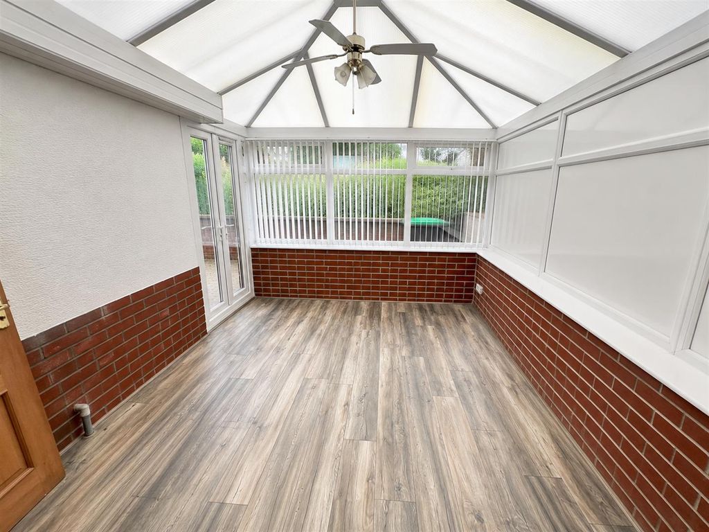 Property photo 3 of 9 2