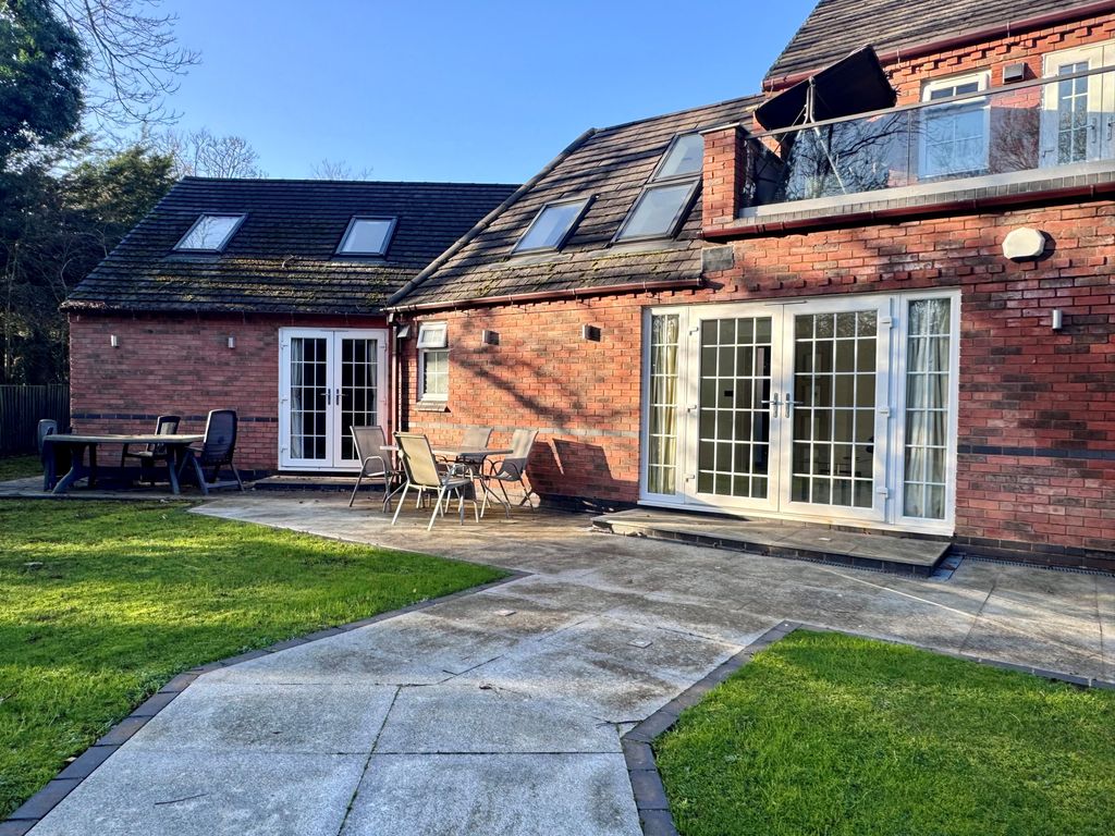 Property photo 1 of 17 Front Main