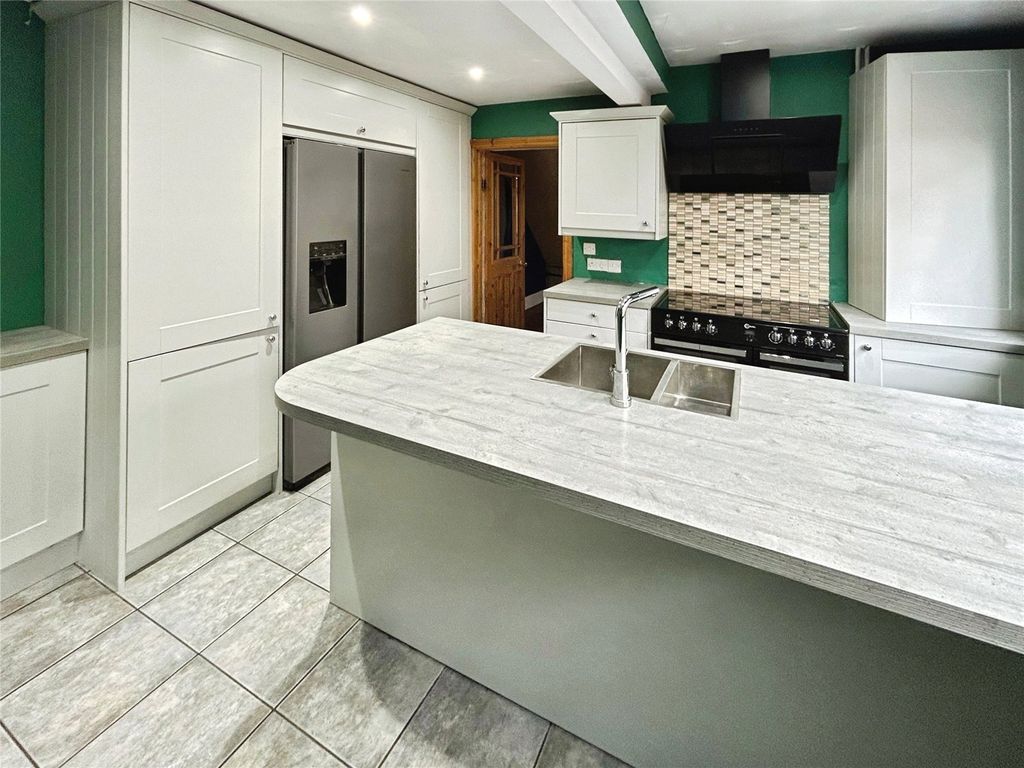 Property photo 2 of 12 Kitchen