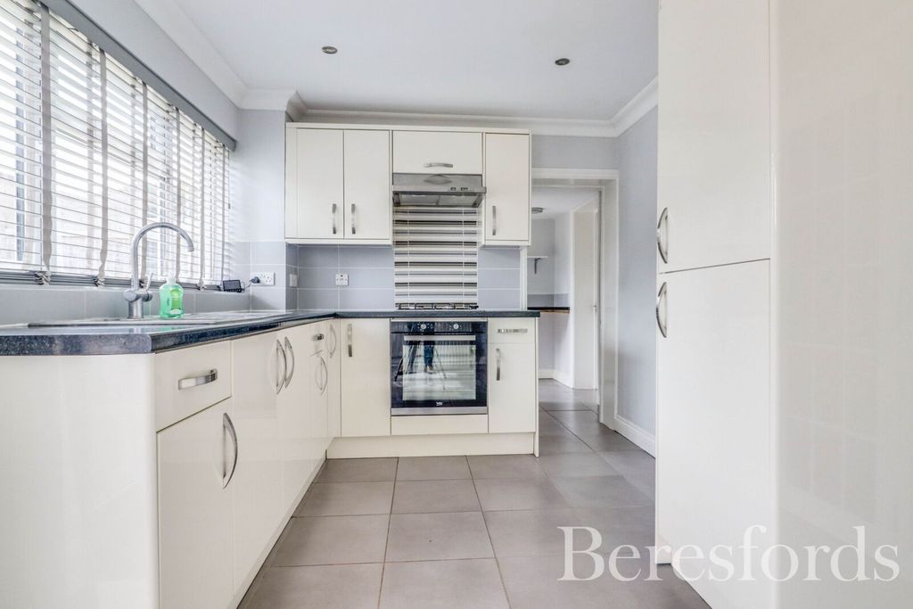 Property photo 2 of 17 Picture No. 15