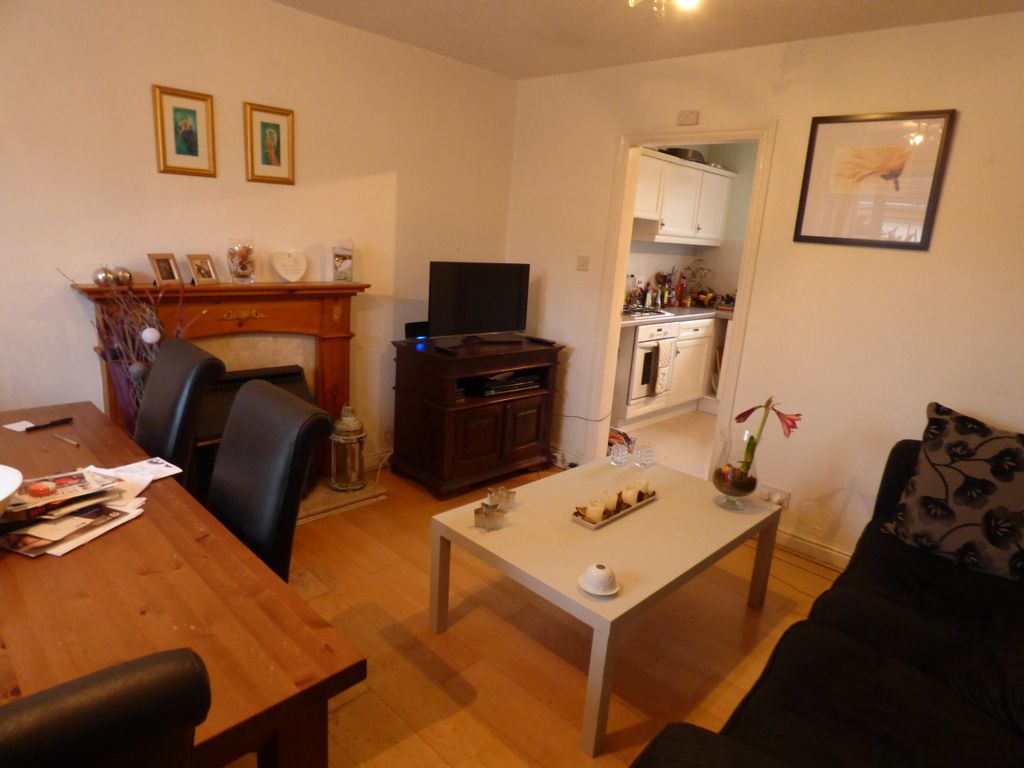 Property photo 3 of 10 Living Room