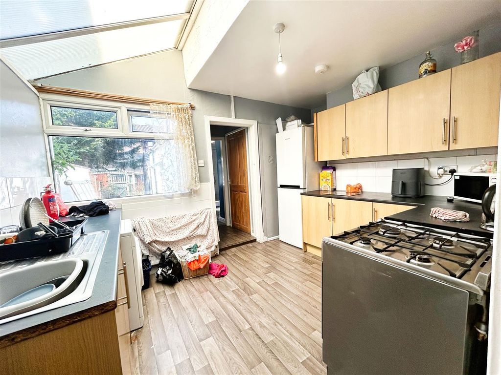 Property photo 3 of 14 Kitchen