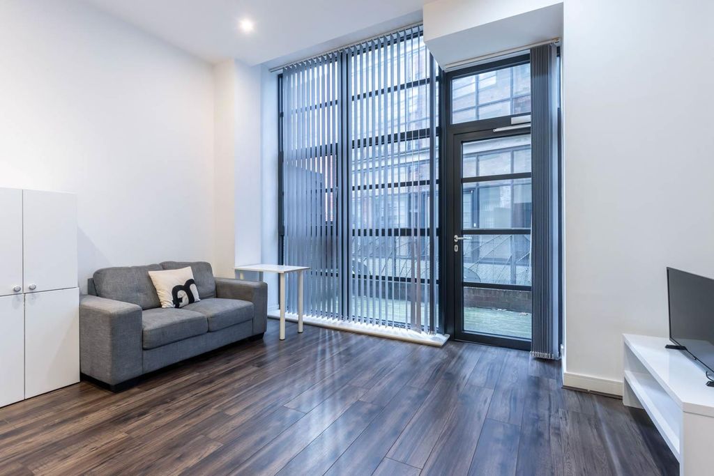 Property photo 2 of 13 Living Space