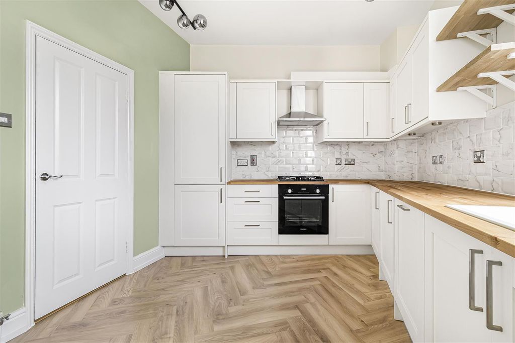 Property photo 2 of 17 8_58588.Jpg