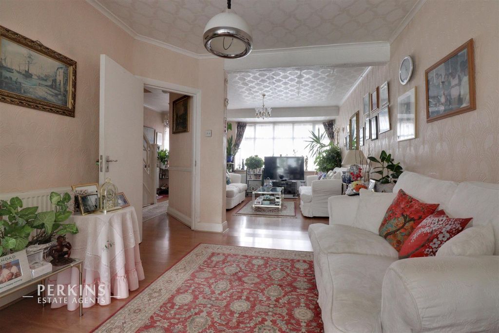 Property photo 1 of 10 Living2.Jpg