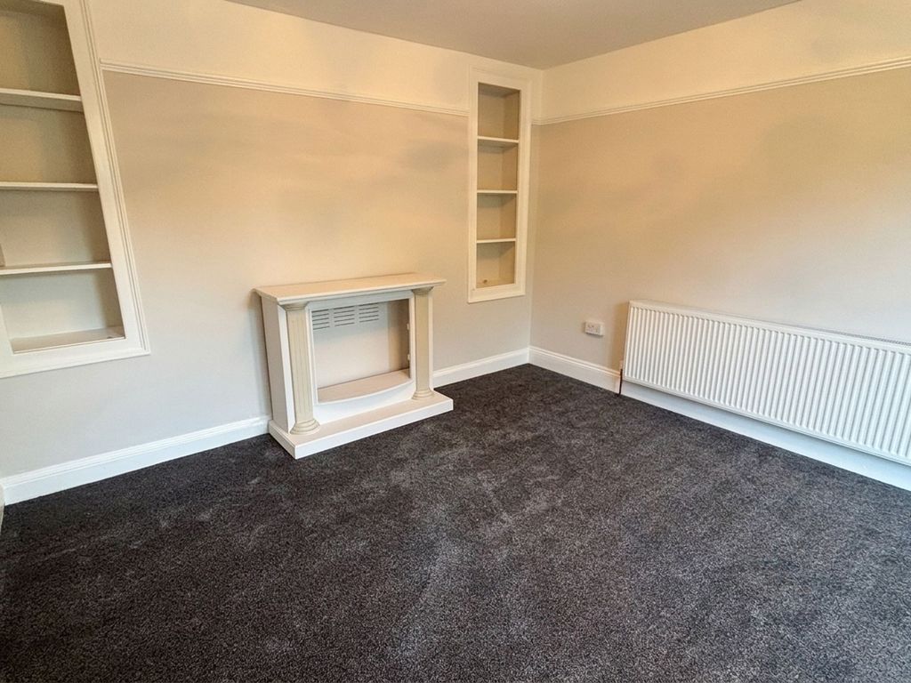 Property photo 3 of 12 Lounge - Reverse
