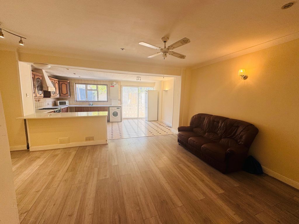 Property photo 3 of 10 Gallery