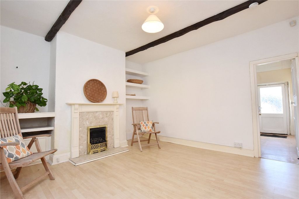 Property photo 2 of 25 Lounge