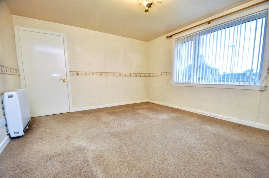 Property photo 3 of 17 Living Room (2)