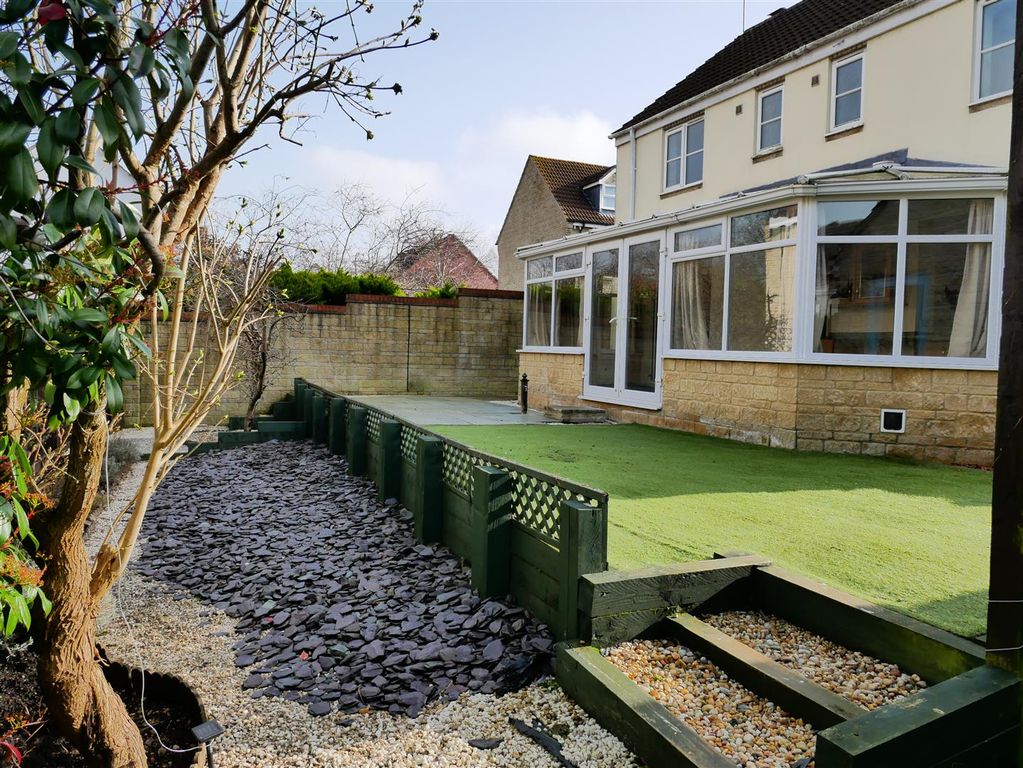 Property photo 2 of 21 Garden