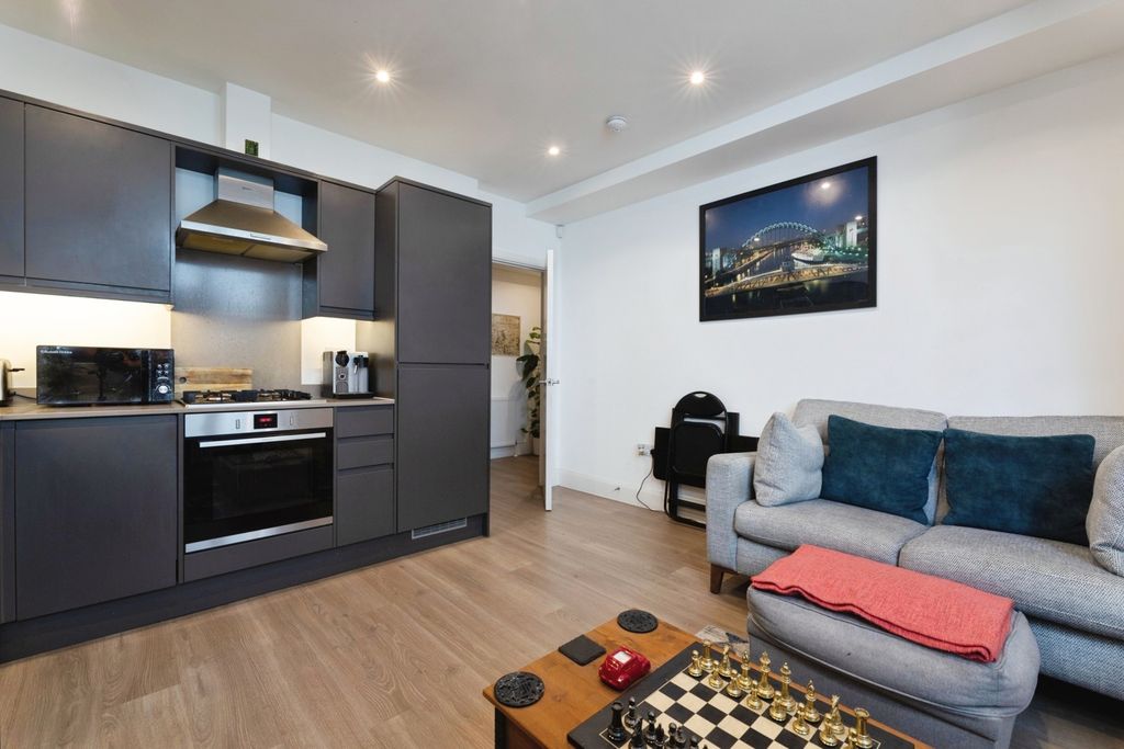 Property photo 3 of 20 Pbox-Img.Jpg