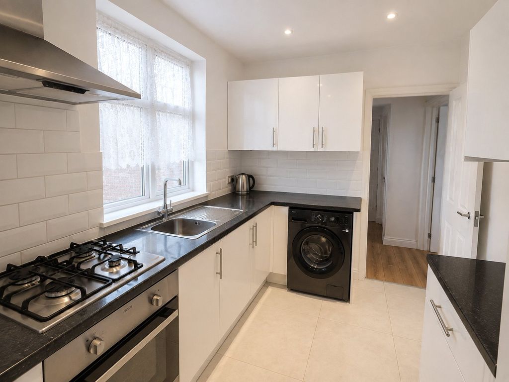 Property photo 3 of 9 Kitchen