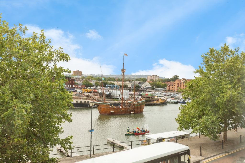 Property photo 2 of 19 Photo