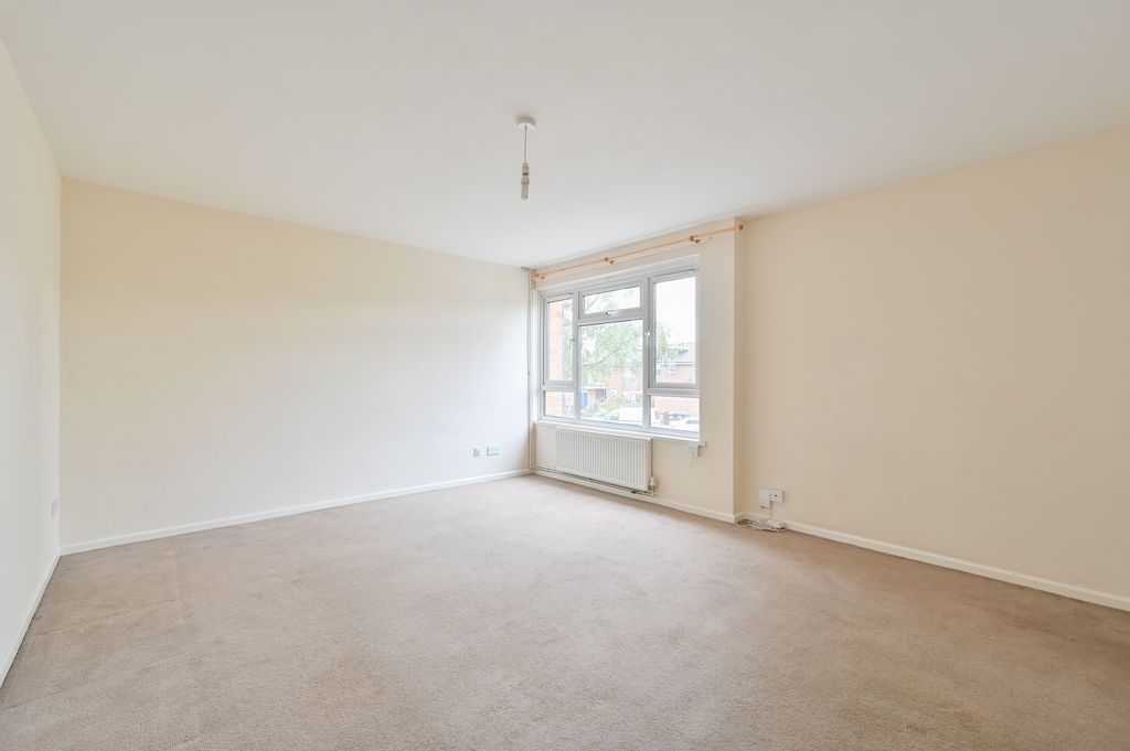 Property photo 2 of 14 Living Room/Dining Room
