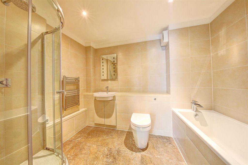 Property photo 2 of 7 Lyn04 Bathroom New - Copy.Jpg