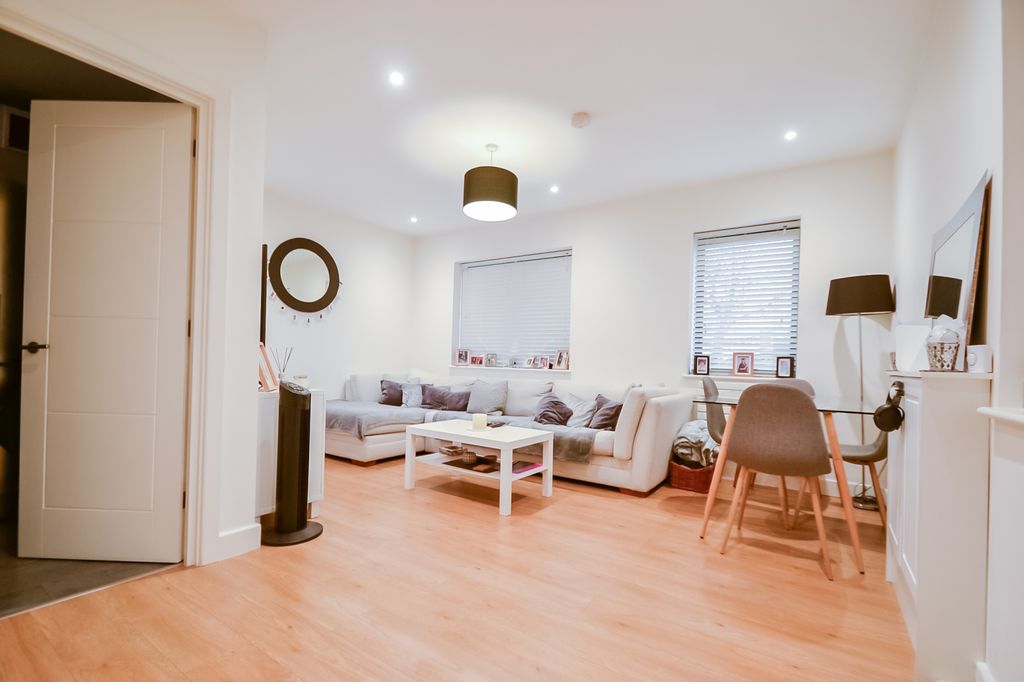 Property photo 3 of 9 Gallery