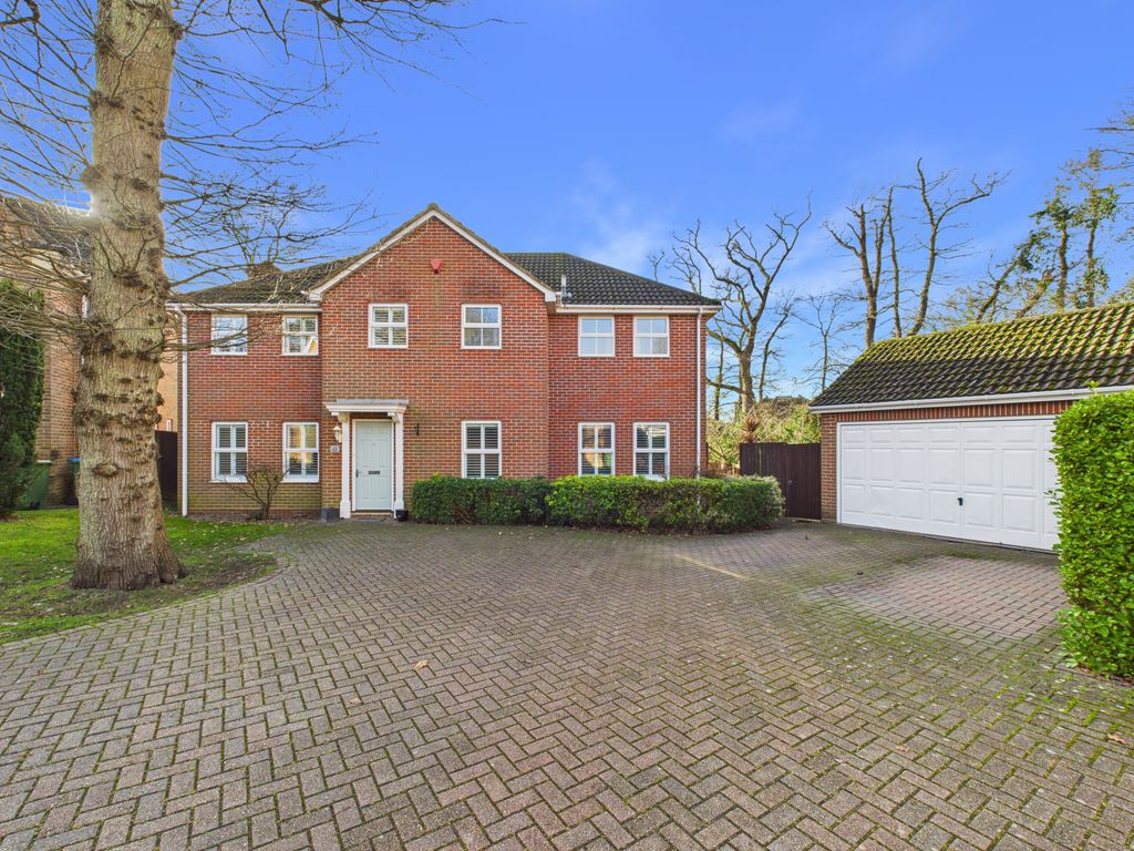 Property photo 1 of 19 5 Bed Detached House For Sale Grovebury, Locks Heath