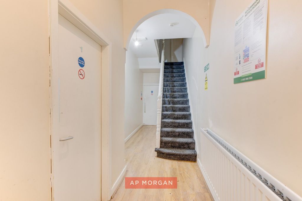 Property photo 2 of 19 Picture No. 09