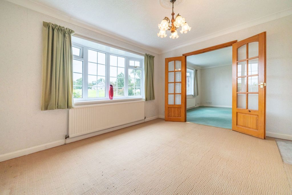 Property photo 2 of 28