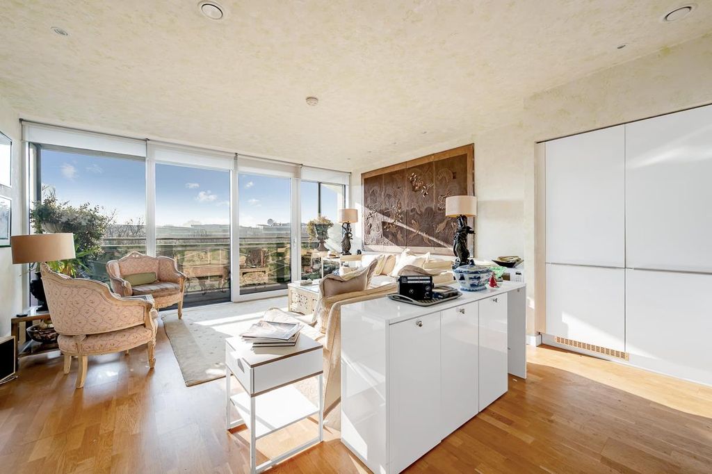 Property photo 2 of 14 59 Edmunds House-5.Jpg