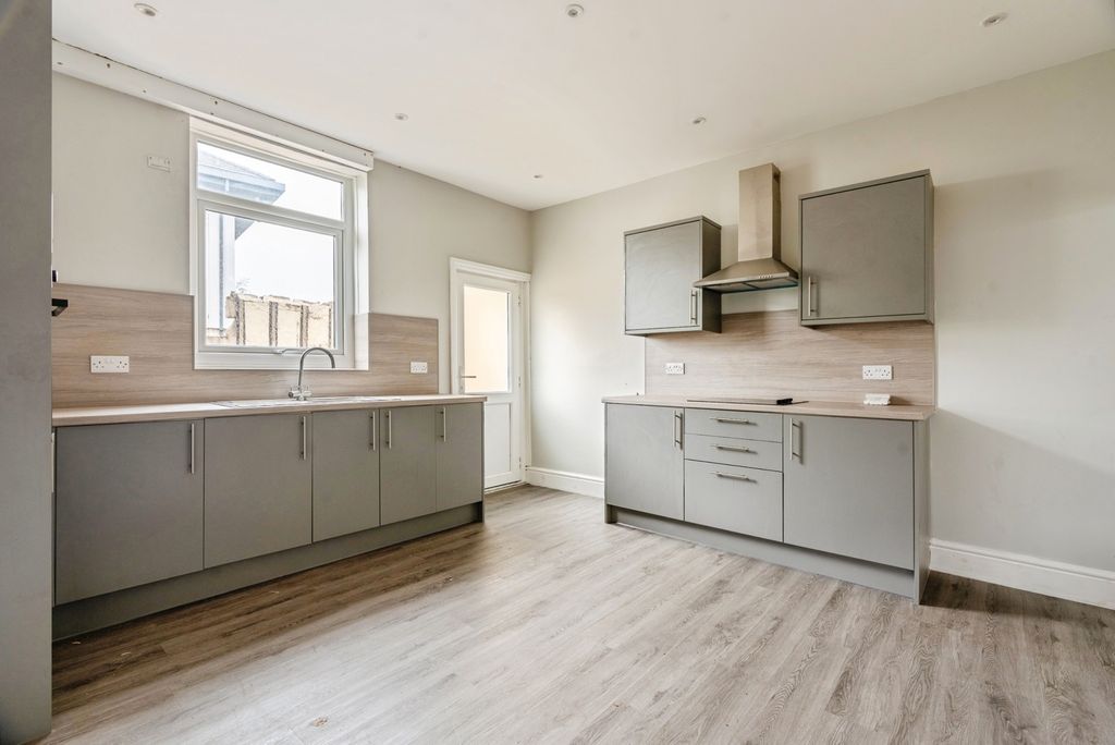 Property photo 3 of 14 Pbox-Img.Jpg