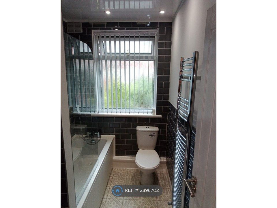 Property photo 3 of 8 Bathroom