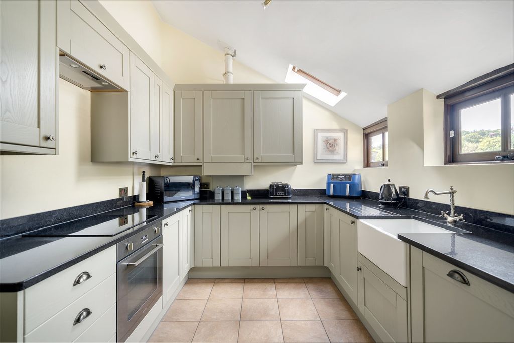 Property photo 3 of 32