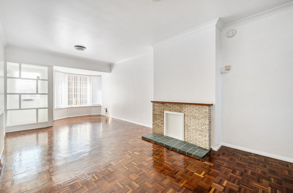 Property photo 2 of 15 1433712-1-69Bbd13...