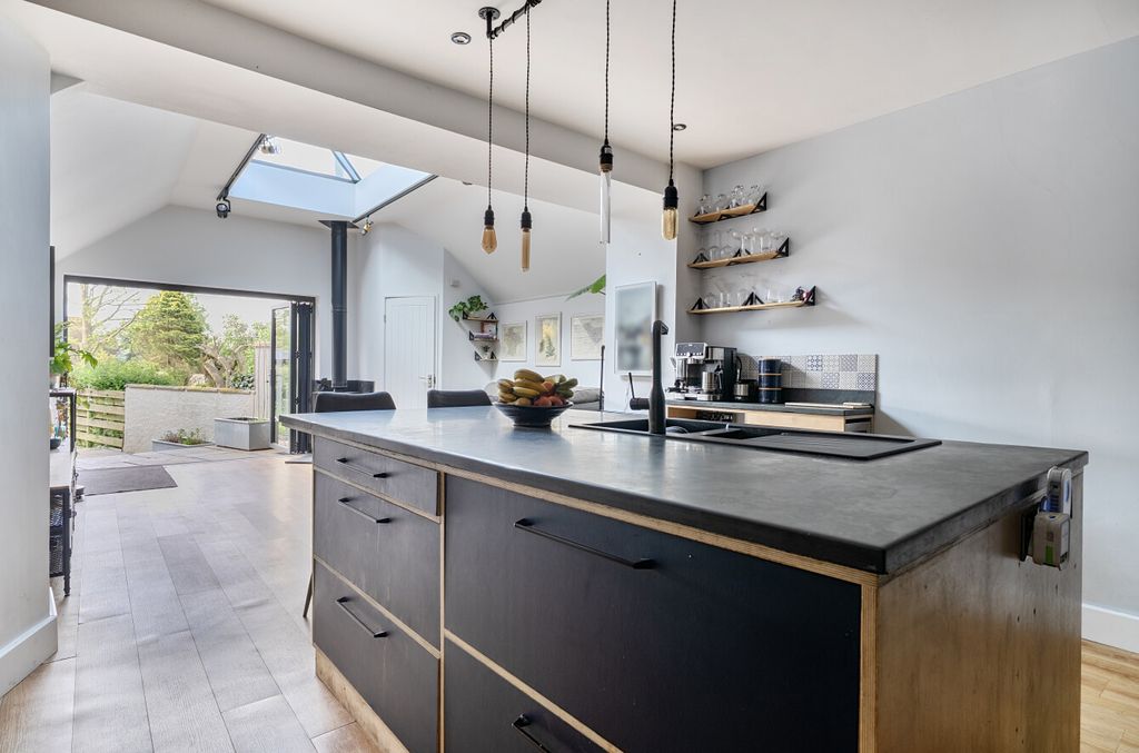 Property photo 2 of 19 1451433-11-69Fc61...