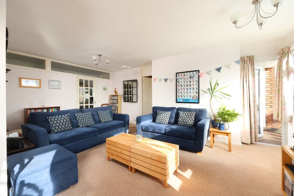 Property photo 3 of 15 Sitting Room